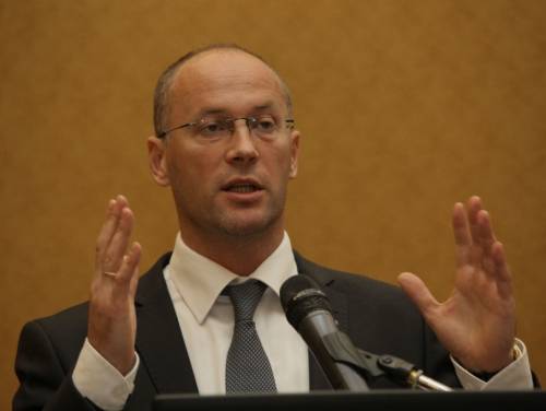 Ab04e858f3a1c2f6b42e0f625e568594